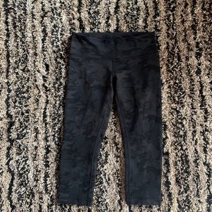 Lululemon Black camo cropped leggings size 6